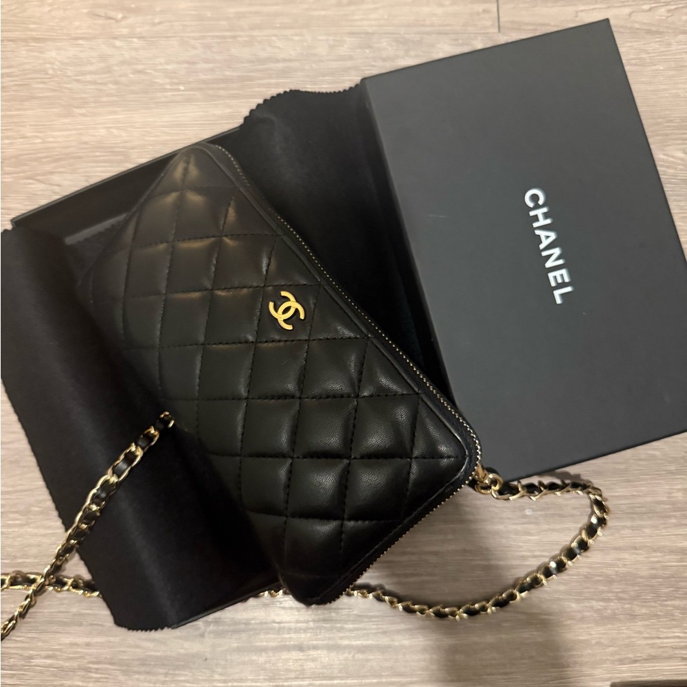 Chanel Black Quilted Crossbody Bag with Gold Chain